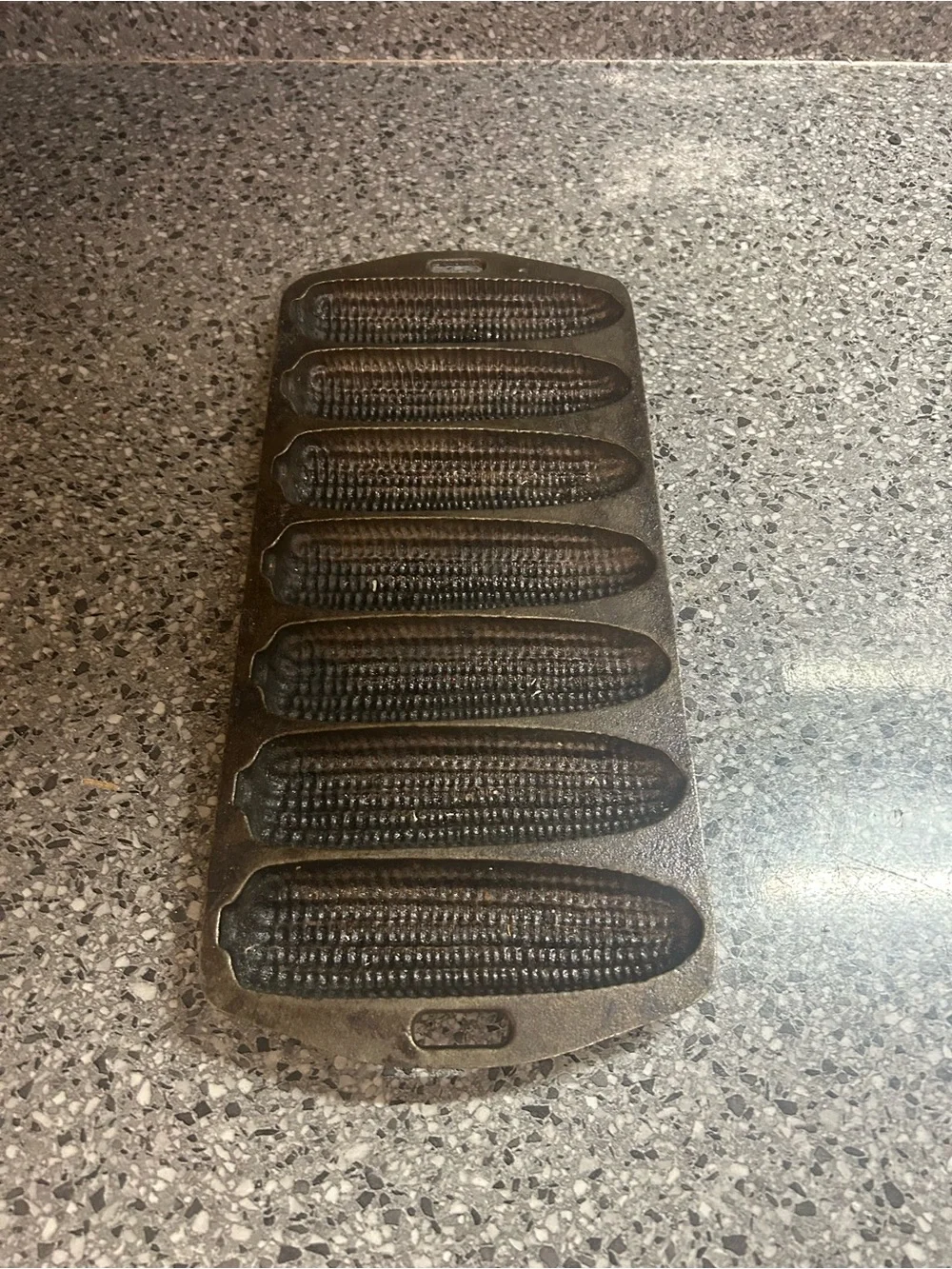 Vintage 7-Ear Cast Iron Cornbread Pan